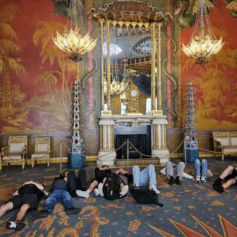 Besichtigung des Royal Pavillon mit den Drachenkünsten an den Wänden